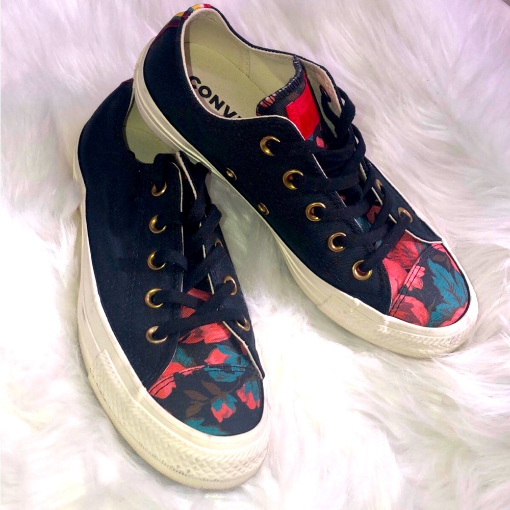 Converse low profile sneakers ❤️
